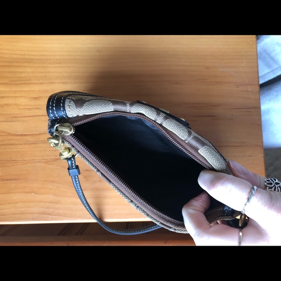 Coach wristlet - Picture 4 of 4